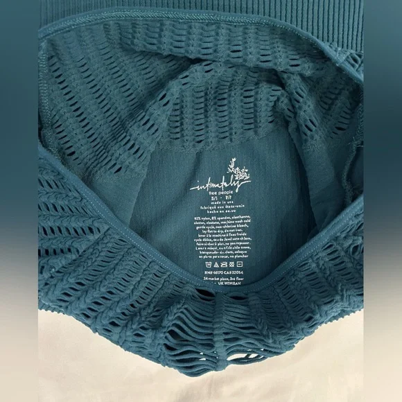 Free people long sleeve top with cut outs - Picture 6 of 6